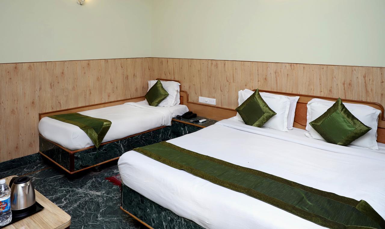 Oyo 22075 Hotel Bali Palace Katra  Esterno foto